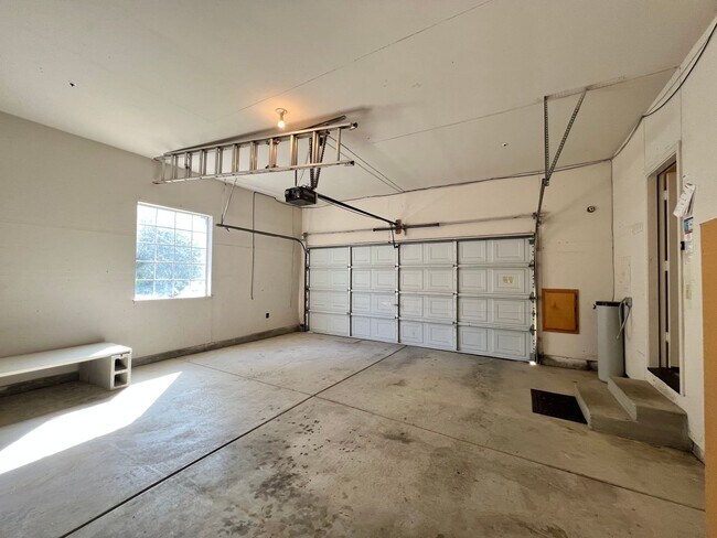 Building Photo - 3 Bedroom, 2 Bathroom Popular North Napa Rancho Las Flores Area