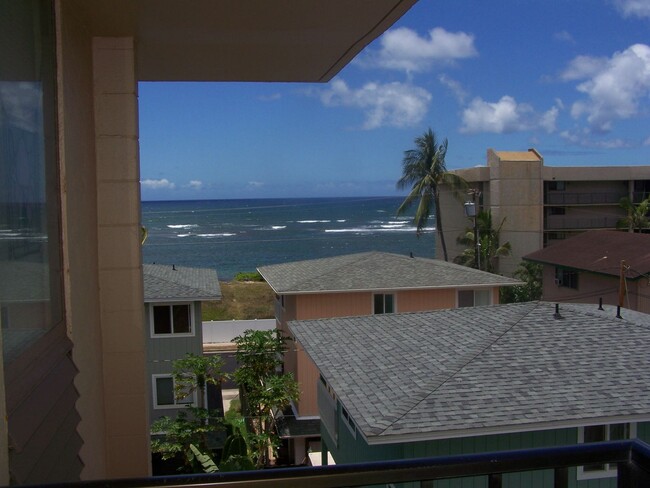 Building Photo - Ocean Views, pet friendly, parking, ocean ...