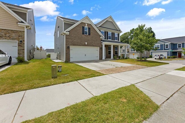 Building Photo - Welcome Home!!! Beautiful 3b 2.5b in Masse...