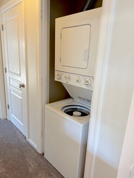 In unit washer/dryer - 2135 NE Weidler St