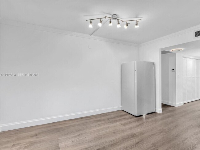 Building Photo - 20381 NE 30th Ave