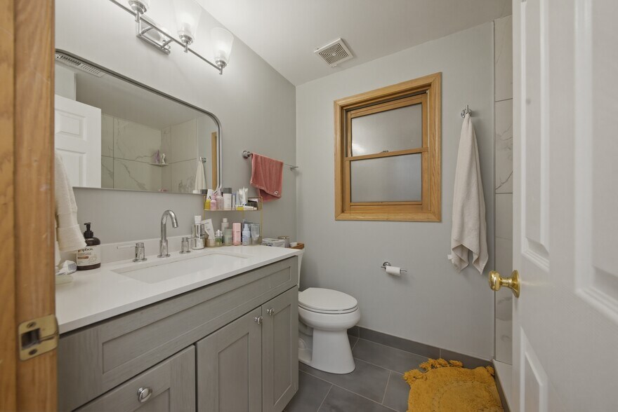 Building Photo - 2035 W Huron St