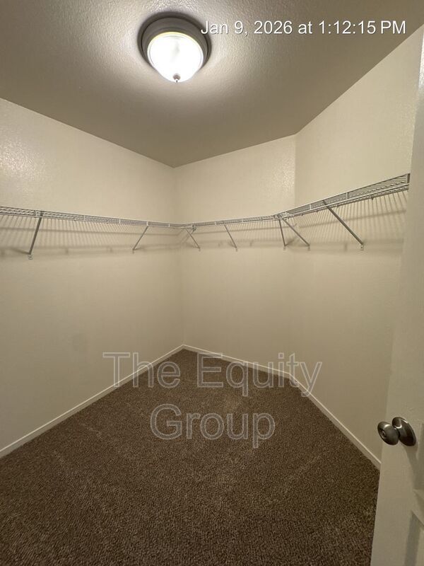 Building Photo - 816 W Loyola Ave