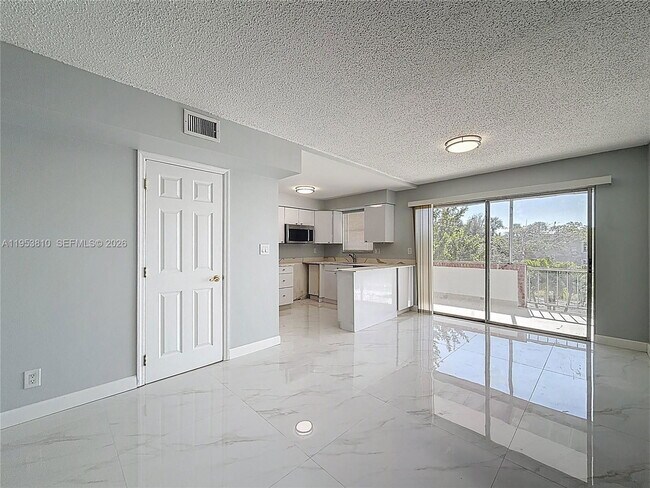 Building Photo - 1100 SE 4th Ave