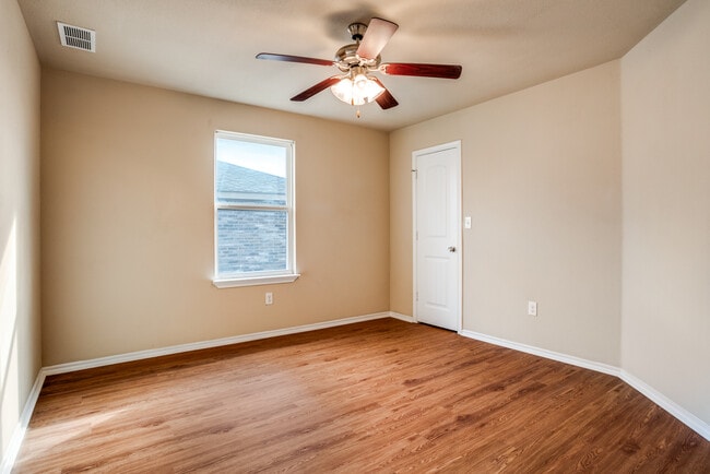 Building Photo - 811 E College Ave