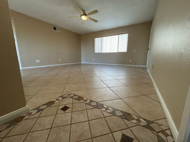 Building Photo - Spacious condo at Ascot Park Villas!!!