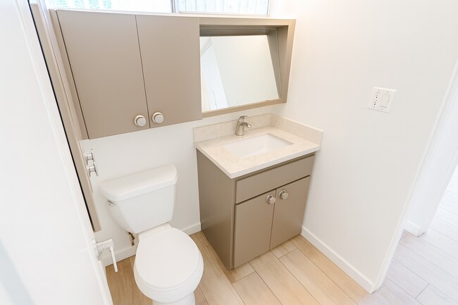 Building Photo - Mid-Century-Inspired 3-Bed / 2-Bath Home — Clean Lines, Modern Upgrades & Quiet Living