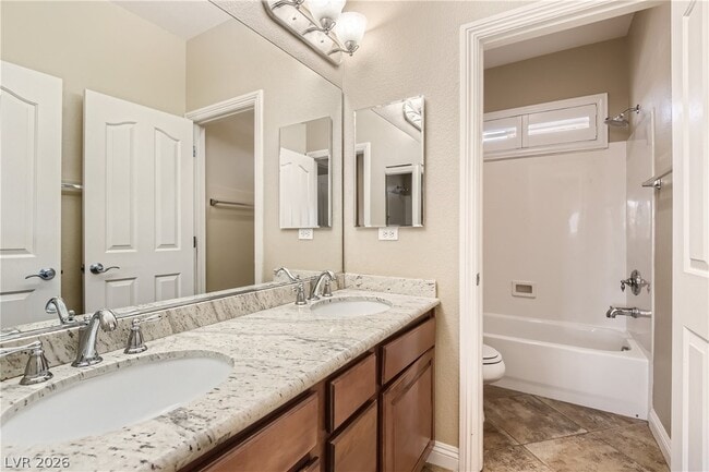 Building Photo - 552 Puenta Del Rey St