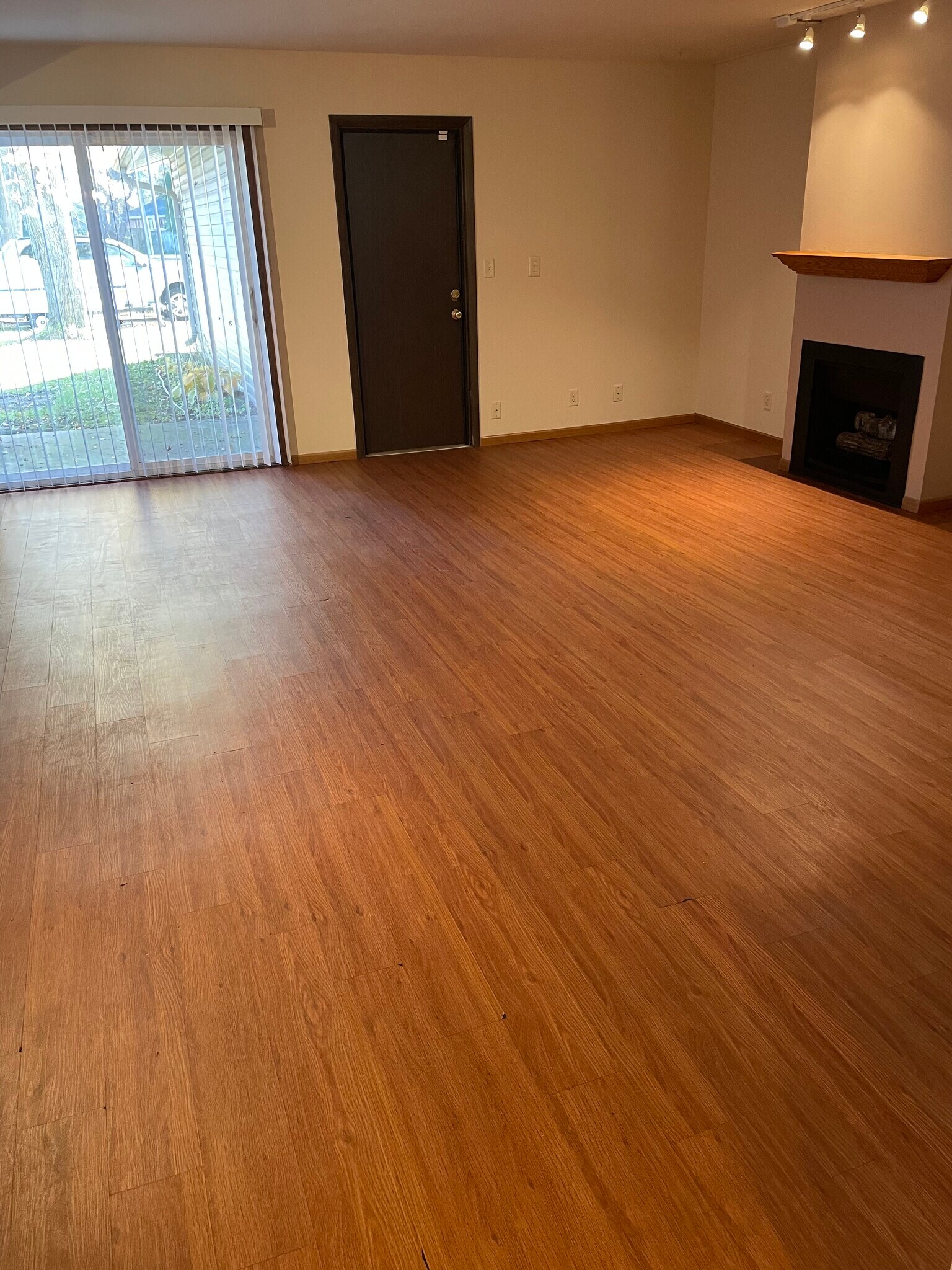 Living room - 3327 Kimball Rd