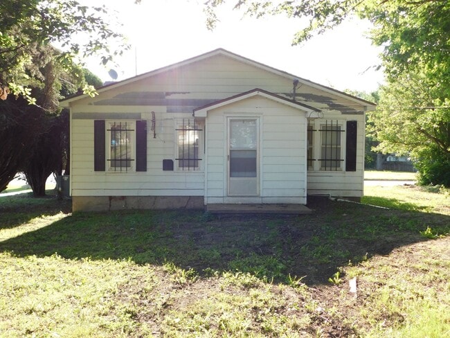 Building Photo - 625 N Taylor St