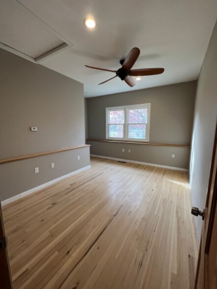 Building Photo - 520 Trumbull Hwy