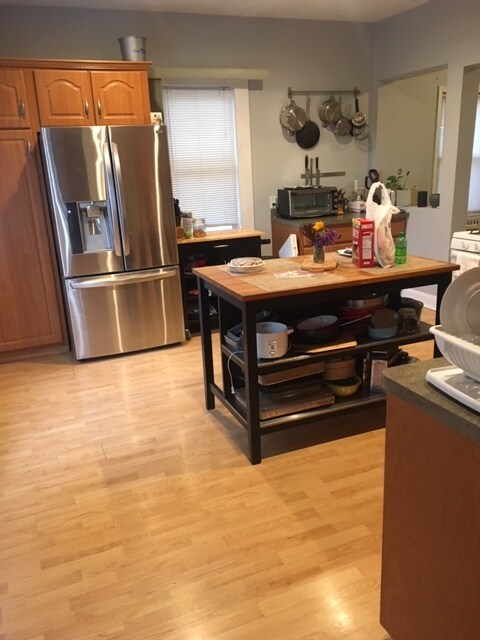 Building Photo - 742 3rd St