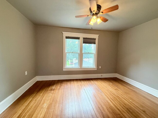 Building Photo - Spacious 3-Bedroom Home with Modern Comfor...