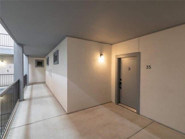 Building Photo - 908 Nueces St
