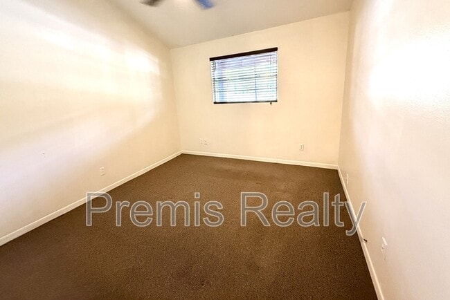 Building Photo - 1165 E Spruce St