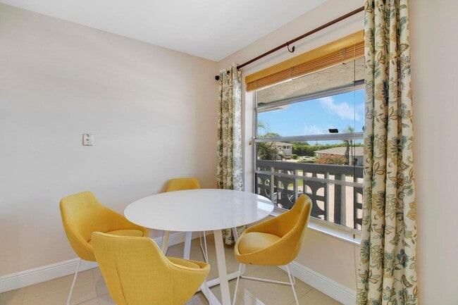 Building Photo - 2730 SW 13th St