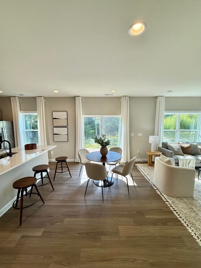 Building Photo - 3 BR/2.5BA | Newly Renovated Single Family Home | Fully Fenced Yard!