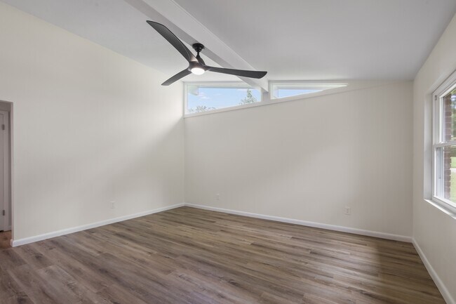 Building Photo - 2401 Jim Lee Rd