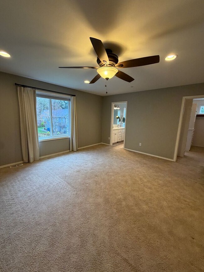 Building Photo - 2060 Hammond Ave