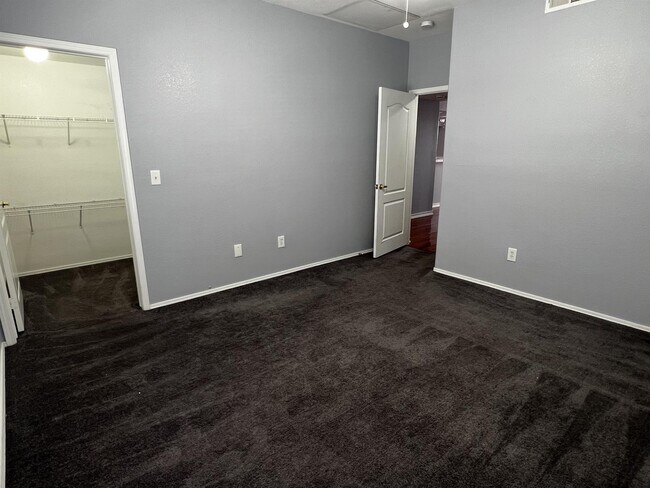 Building Photo - 6905 Cobre Azul Ave