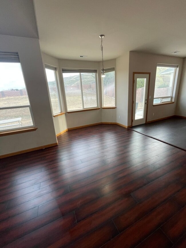 Building Photo - Amazing family home in the perfect location!
