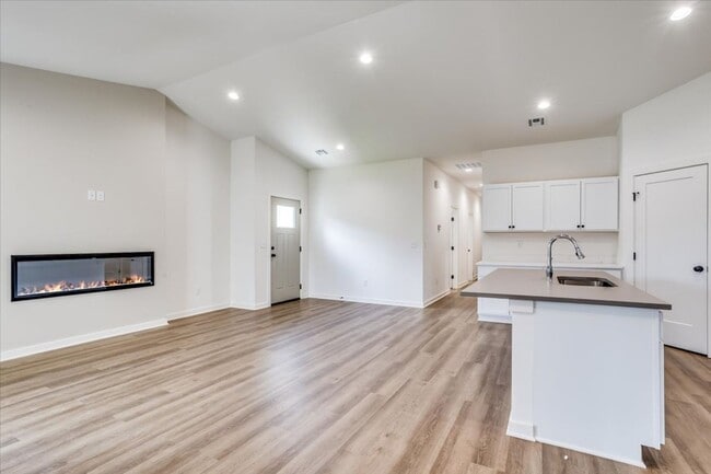 Building Photo - 15408 W Josephine Ct