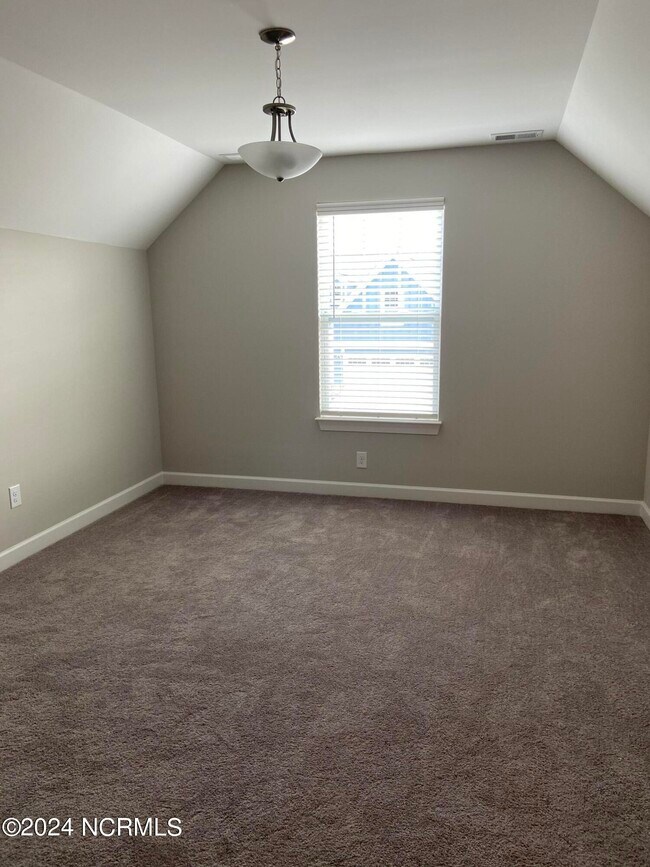 Building Photo - 5872 Pk W Cir