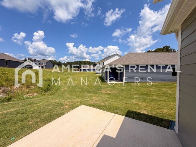 Building Photo - 305 Pne Rdg Dr