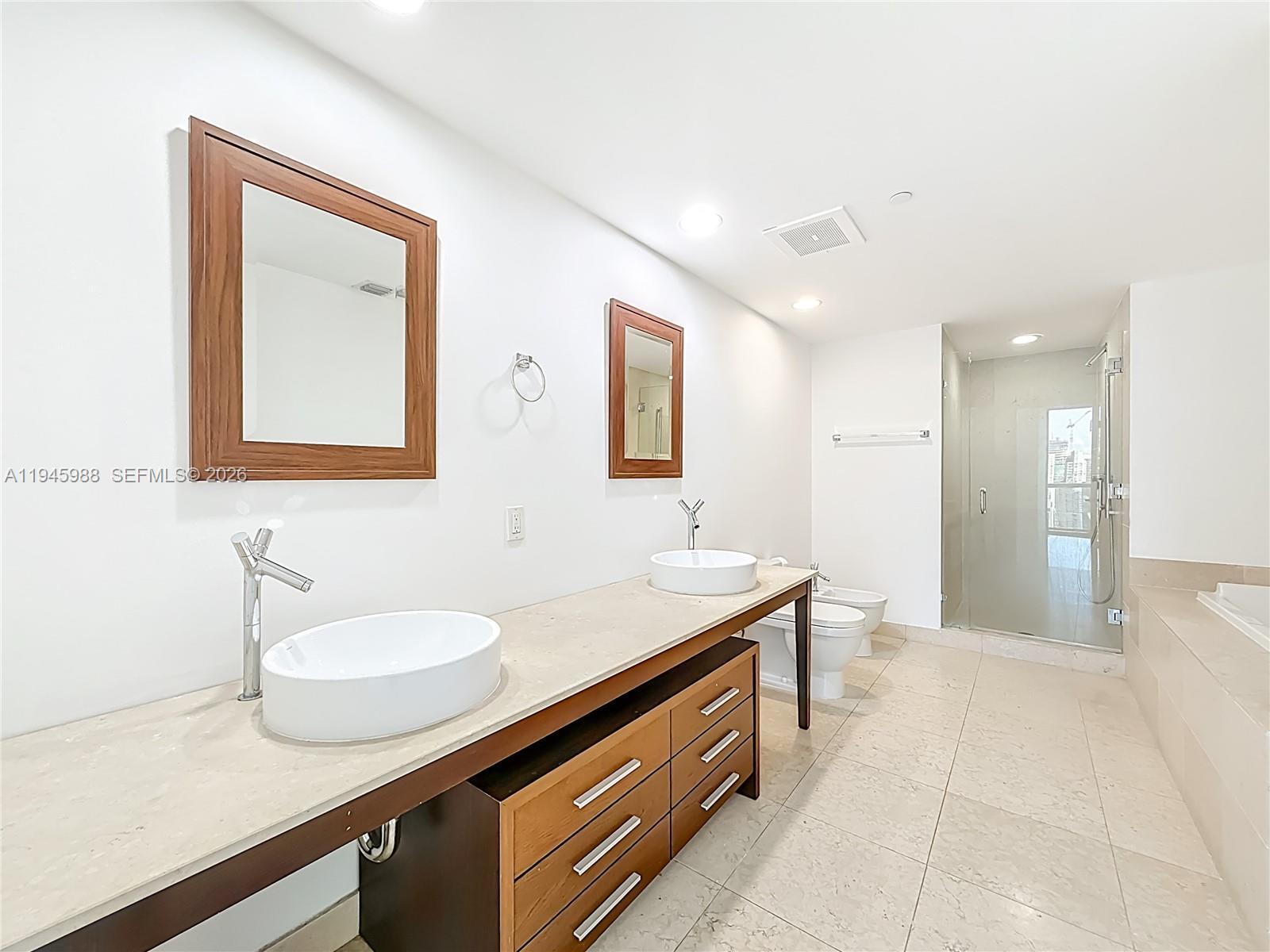 Building Photo - 475 Brickell Ave