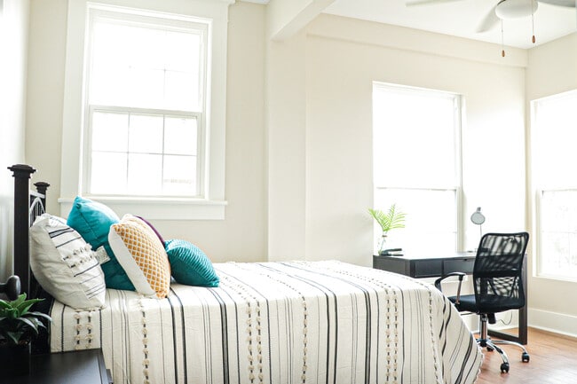106A Appomattox St - College Corners on High (Premium)