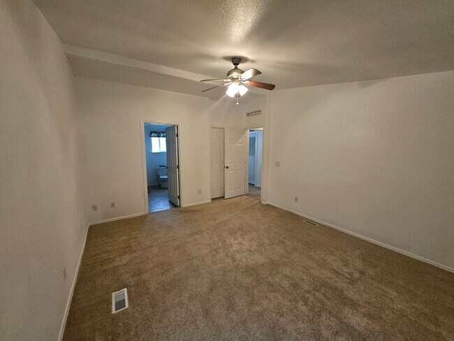 Building Photo - 3 Bedroom/2 Bath Manufactured Home