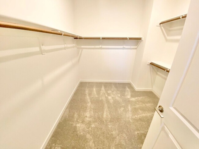 Building Photo - STUNNING LIKE NEW SINGLE-FAMILY HOME 3 BEDROOM / 2.5 BATHROOMS, WITH 2 CAR GARAGE!!