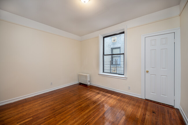Building Photo - 520 W 183rd St