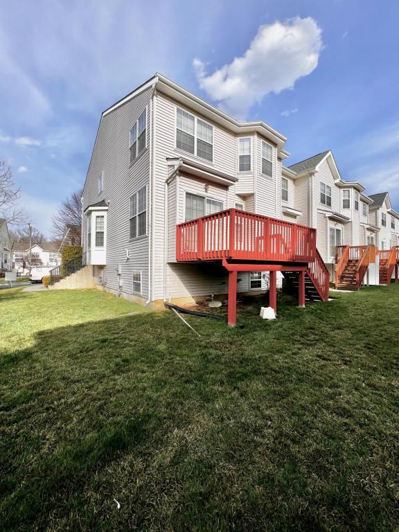 Building Photo - 211 Hawthorne Way