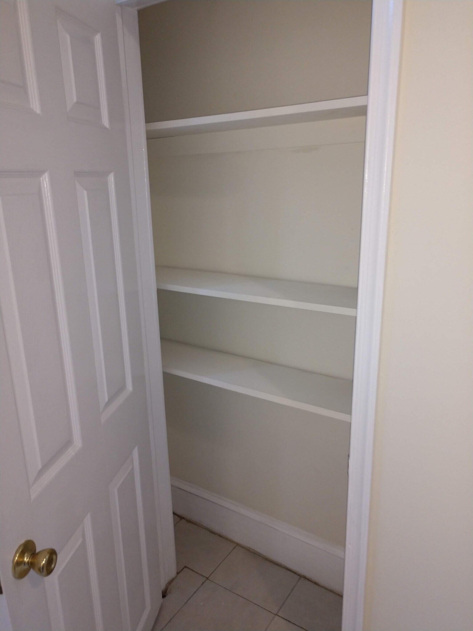 Building Photo - 936 S St Bernard St