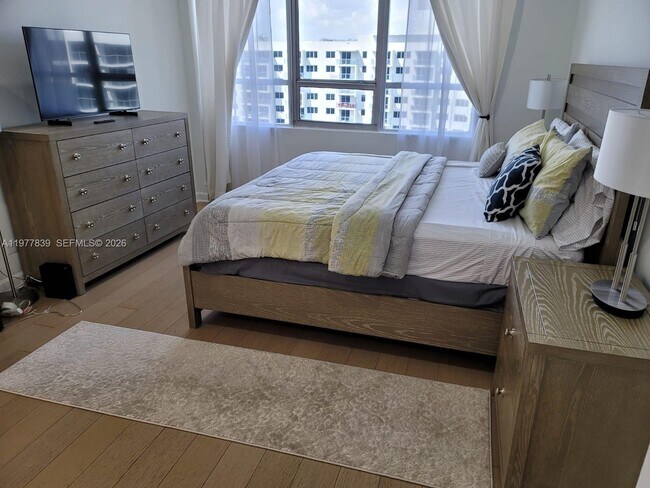 Building Photo - 1500 Bay Rd