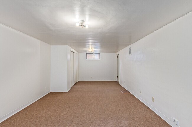 Building Photo - Great two bed two bath bungalow for rent i...