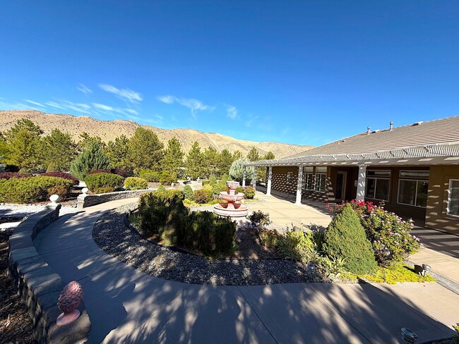 Building Photo - Spanish Springs 5bed/3bath - Move in Speci...
