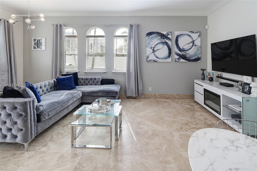 Building Photo - 601 NE 11th Ave