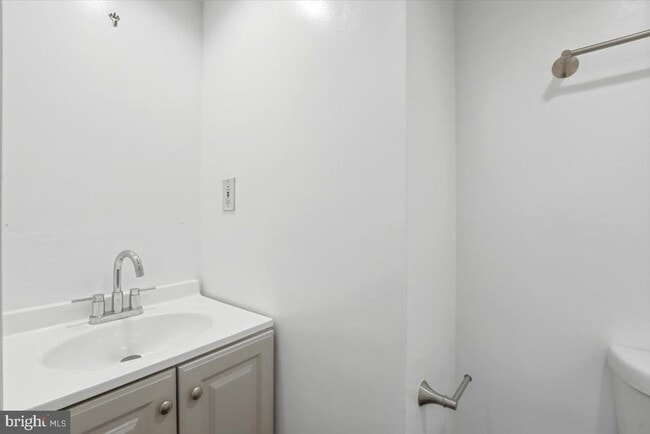 Building Photo - 131 Casmar St SE