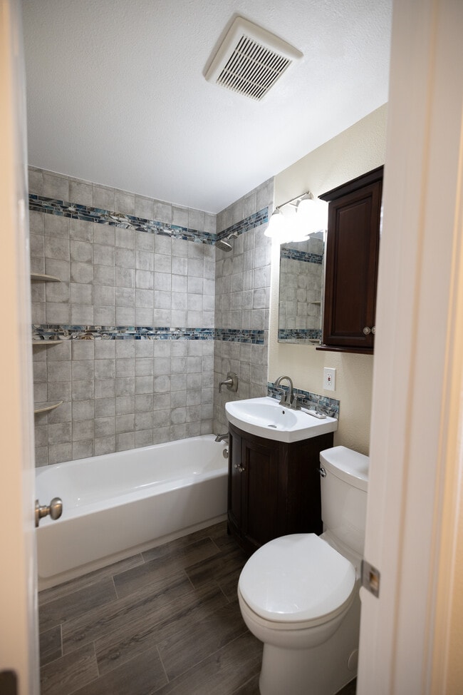 Building Photo - 3505 Idlewild Way