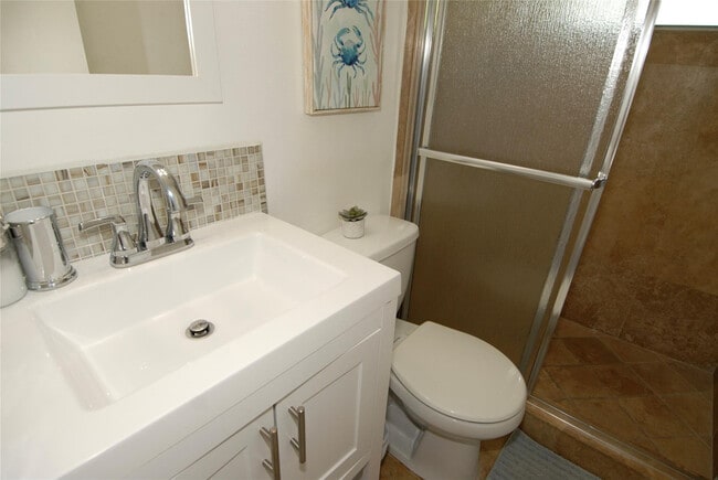 Building Photo - 21 NE 57th Ct