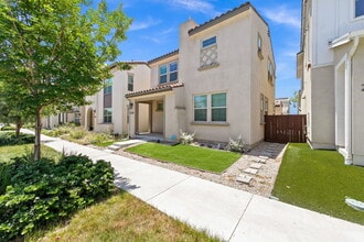 Building Photo - Love your life at Escaya in Chula Vista! 4Bed/2.5Ba attached garage home for rent