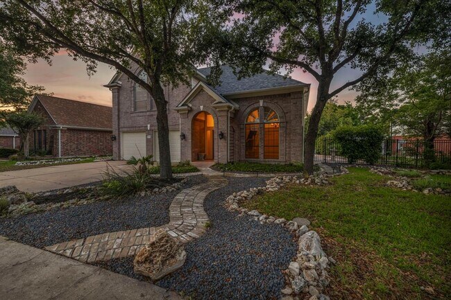 Building Photo - 6806 Thistle Hill Way