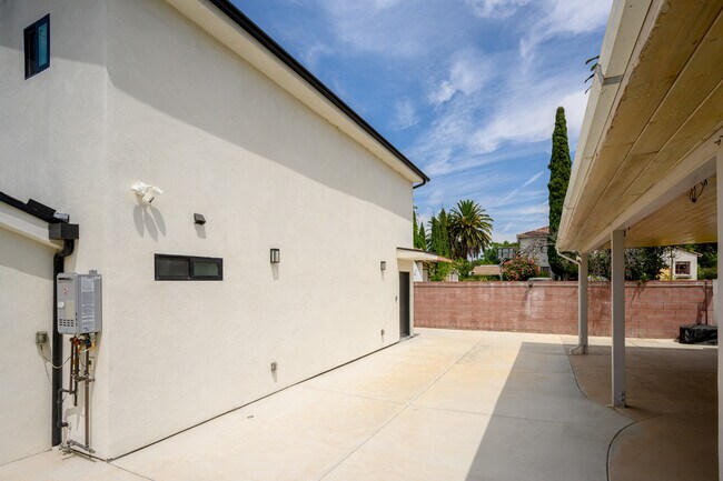 Building Photo - 11227 Haskell Ave