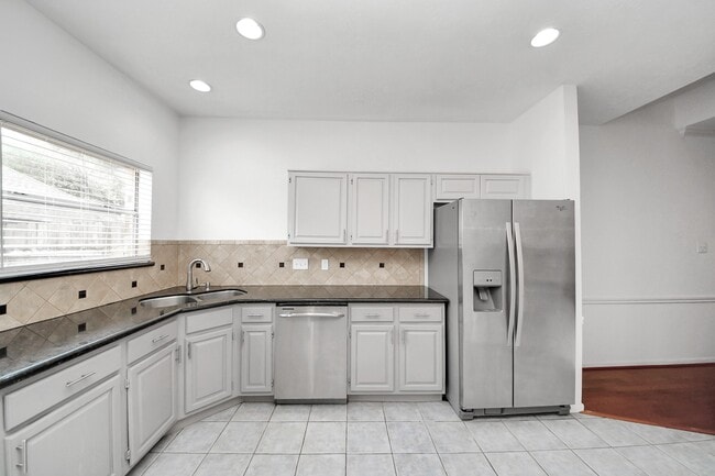Building Photo - 2204 Gemini St