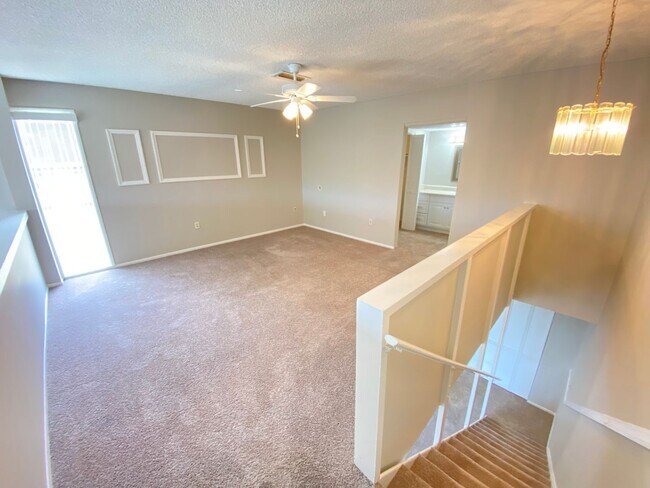 Building Photo - SANDY COVE CONDO - 1BR/1BA WITH BALCONY