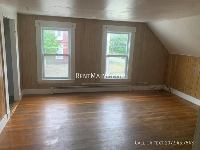 Building Photo - 198 Center St