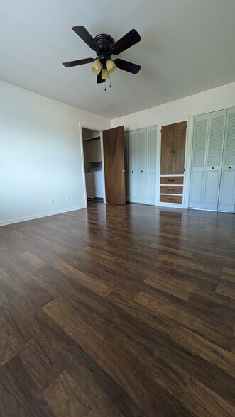 Master bedroom with built-ins - 715 Mc Clelland Ave