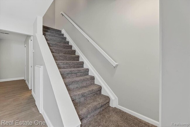 Building Photo - 874 N Main St